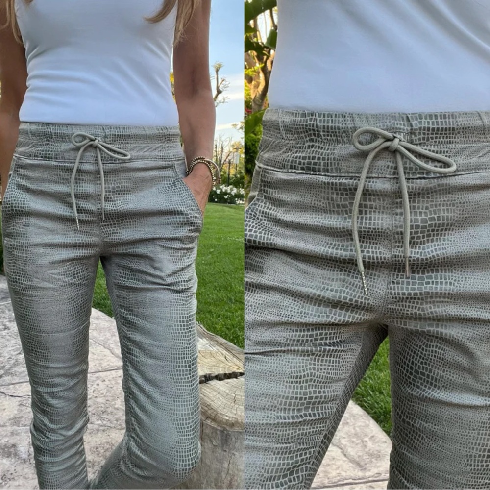 Bevy Flog Shely Pant in Green Gray Snake Size 26 NWT Sold out!
